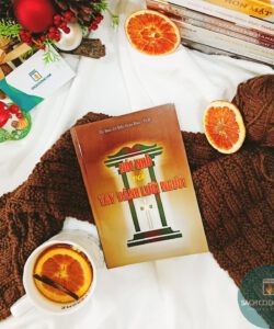 Nói nhỏ với tay đánh lưới người